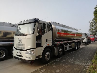 解放J6前四後八31.6方鋁合金運油車