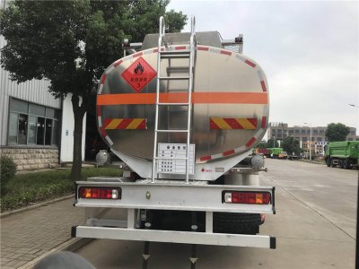 歐曼前四後六鋁合金運油車29.5立方